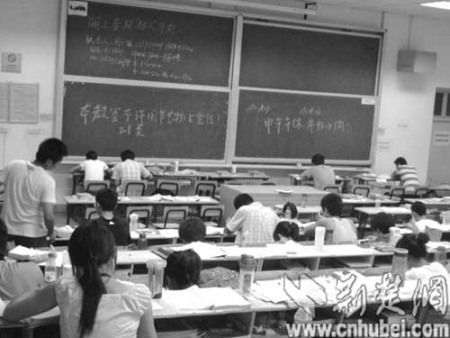 考研学生流行“加座” 考研学生流行“加座”