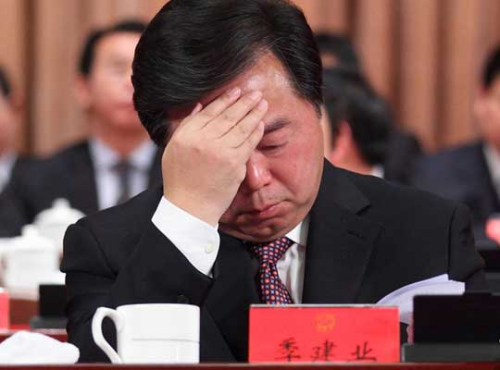 2013��10�£��Ͼ���ԭ�г�����ҵ����������Υ��Υ�������飬���������������ĵĽ��������ͬʱ����֮�����Ĳ�ʿ���ĳ�Ϯ���š���ѧ����������Ҳ����λ��ѧ��ʿʡ�����߹�������ý�������¶����ͼƬ��Դ�����磩