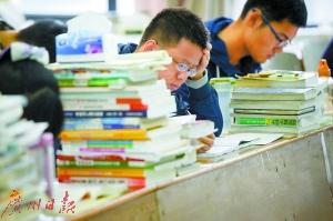 ����ʱ�����2017��ȫ��˶ʿ�о����������Գ�����2016��12��24����12��26�վ��С�����Ԥ����ʱ��Ϊ9��24����9��27�գ����ϱ���ʱ��Ϊ 10��10����10��31�ա��»��緢