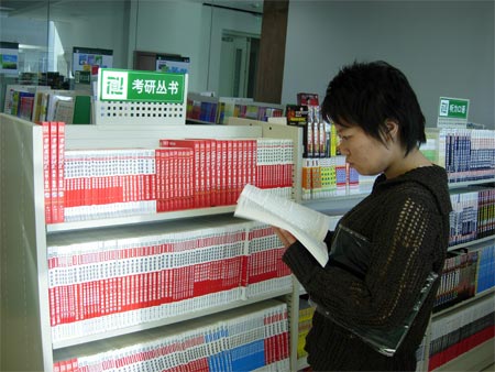 <a href='http://www.freekaoyan.com' target=_blank>考研</a><a href='http://www.freekaoyan.com/english' target=_blank>英语</a>冲刺诀窍:一周做一套模拟题(图)