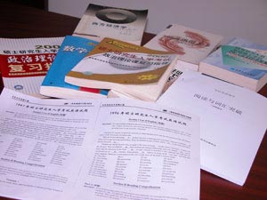 琳琅满目的笔记教材一种不尽的诱惑(组图)