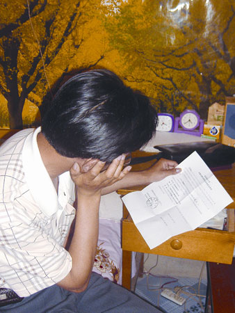 没钱别上学 自学青年曲线考研突现教育贵族化